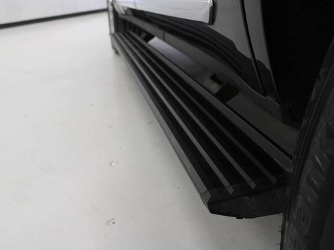 Used 2022 GMC Yukon Denali w/ Denali Premium Package image 14