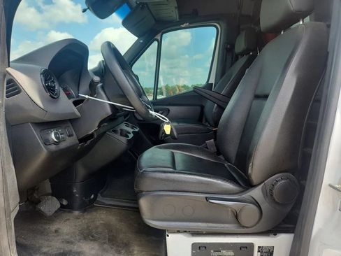 Used 2021 Freightliner Sprinter 2500 RWD image 7