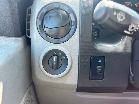 Used 2015 Ford E-350 and Econoline 350 Super Duty image 17