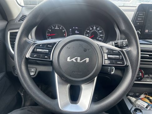Certified 2023 Kia Seltos LX image 4