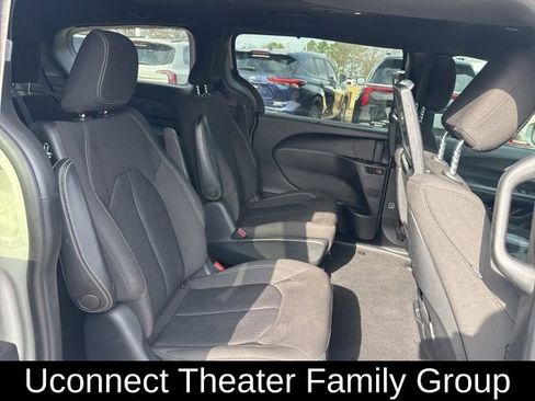 Used 2021 Chrysler Pacifica Touring w/ Uconnect Theater Family Group image 7
