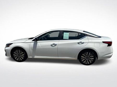 Used 2025 Nissan Altima 2.5 SV FWD image 6