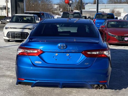 Used 2018 Toyota Camry SE w/ Moonroof Package image 4