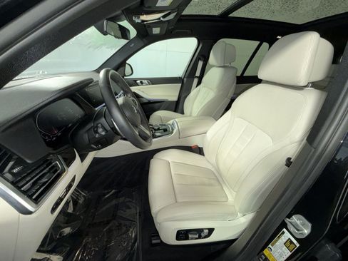 Used 2021 BMW X5 xDrive40i w/ M Sport Package image 13