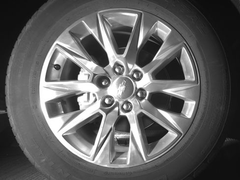 Used 2023 Chevrolet Suburban Premier image 13