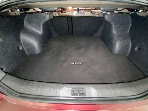 Used 2024 Nissan Altima 2.5 SV FWD image 11