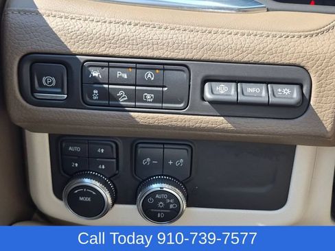 Used 2023 GMC Yukon XL Denali AWD/4WD image 19