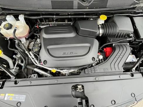 Used 2025 Chrysler Pacifica Select FWD image 30