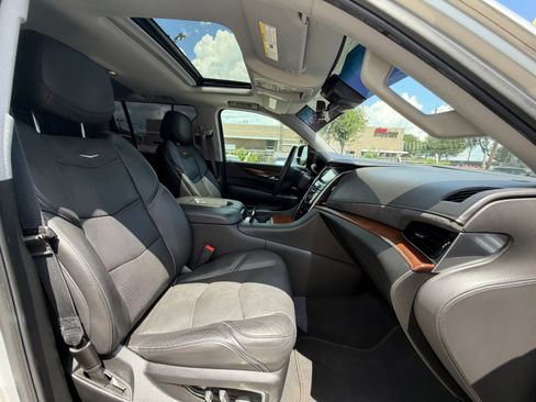 Used 2020 Cadillac Escalade ESV Luxury RWD image 20