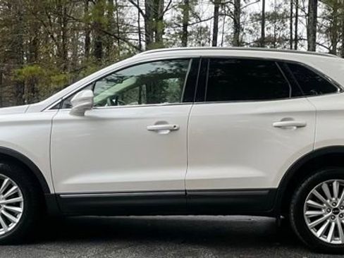 Used 2019 Lincoln MKC Premiere FWD image 4