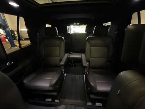 Used 2023 Chevrolet Tahoe High Country AWD/4WD image 32