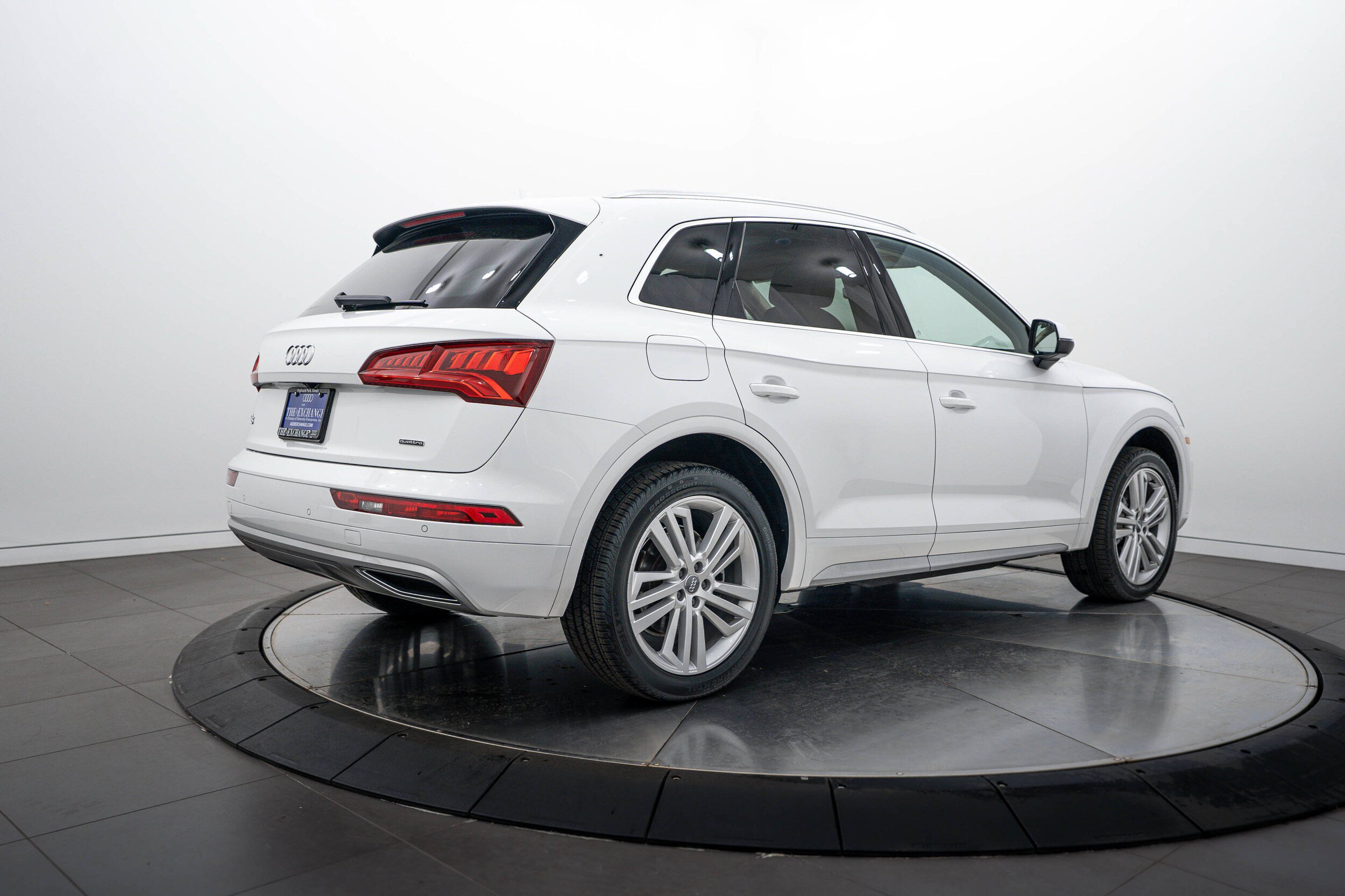 Used 2019 Audi Q5 2.0T Premium Plus w/ Premium Plus Package AWD/4WD image 3