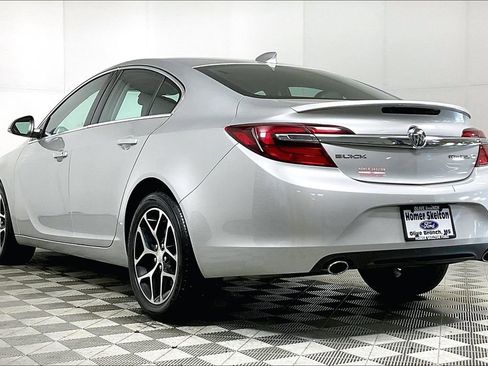 Used 2017 Buick Regal Sport Touring image 10