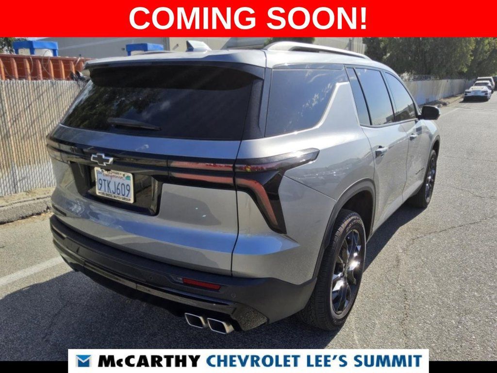 Used 2025 Chevrolet Traverse LT w/ Midnight/Sport Edition FWD image 4