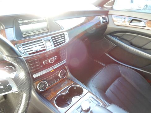 Used 2014 Mercedes-Benz CLS 550 4dr Sdn CLS 550 4MATIC w/ Premium 1 Package image 14