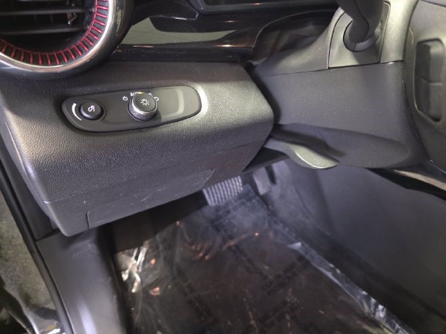 Used 2024 Chevrolet Trax RS w/ Sunroof Package FWD image 22