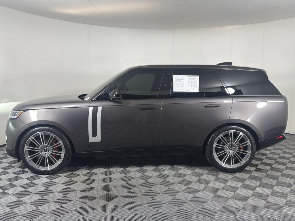 Used 2025 Land Rover Range Rover SE AWD/4WD image 2