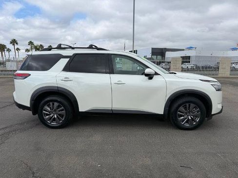 Certified 2023 Nissan Pathfinder SV image 7