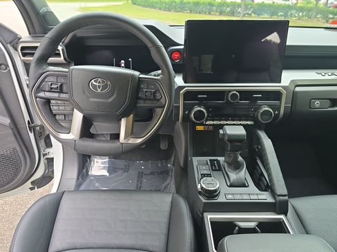Certified 2025 Toyota Tacoma TRD Off-Road w/ TRD Off Road Premium Package AWD/4WD image 17