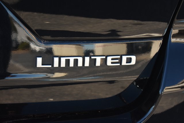Used 2024 Jeep Grand Cherokee Limited w/ Trailer Tow Package AWD/4WD image 8
