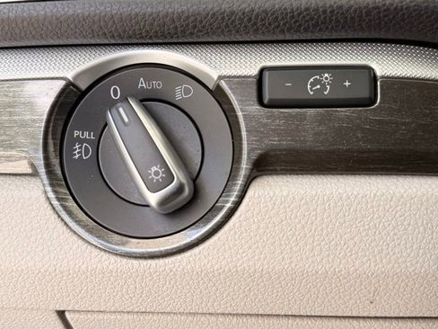 Used 2018 Volkswagen Passat 2.0T SE w/ SE Lighting Package FWD image 31