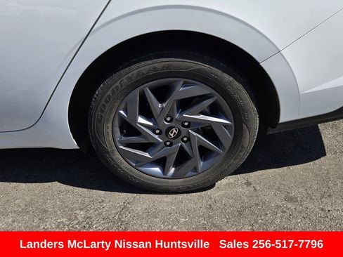 Used 2024 Hyundai Elantra SEL FWD image 12