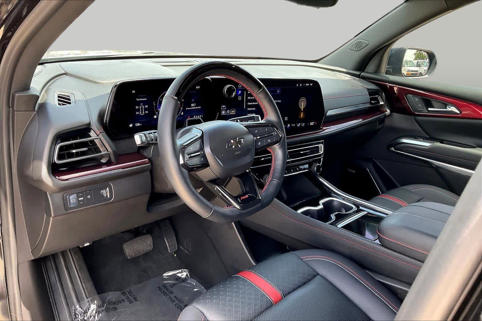 Used 2024 Chevrolet Traverse RS FWD image 17