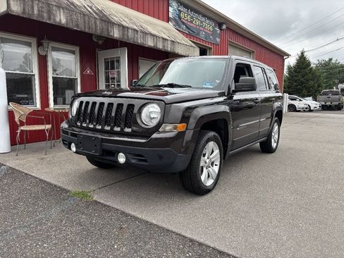 Used 2014 Jeep Patriot Latitude AWD/4WD image 3