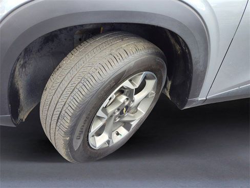 Used 2025 Chevrolet Trax LT w/ Driver Confidence Package image 19