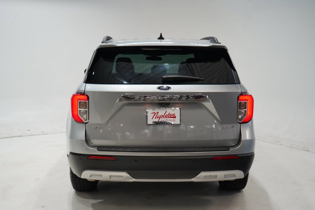 Used 2024 Ford Explorer XLT w/ Equipment Group 202A AWD/4WD image 6
