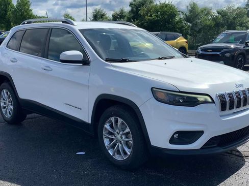Used 2019 Jeep Cherokee Latitude w/ Popular Appearance Group FWD image 2