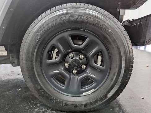 Used 2024 Jeep Gladiator Sport image 8