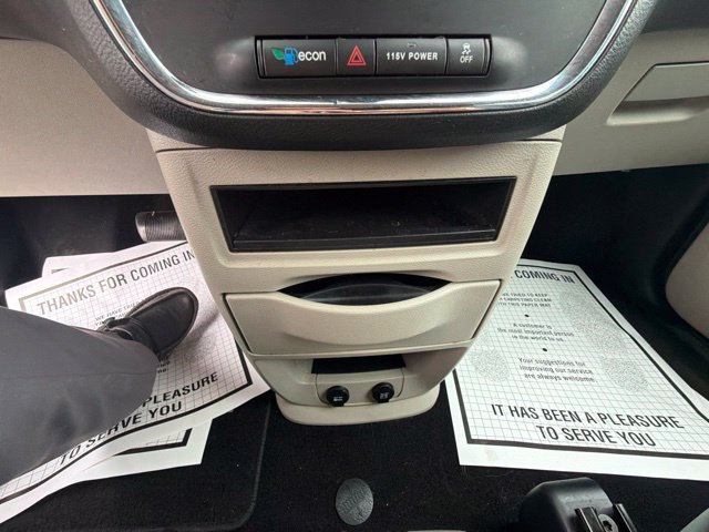 Used 2015 Chrysler Town & Country Touring FWD image 41