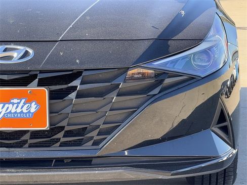 Used 2023 Hyundai Elantra SEL image 7