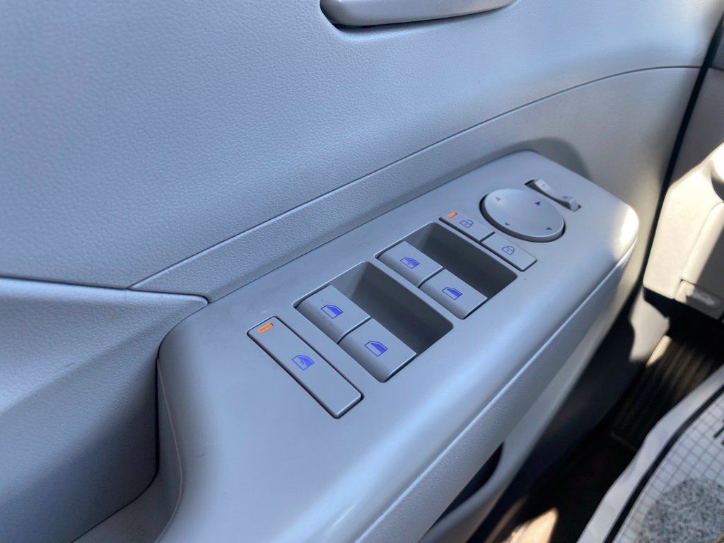 Certified 2024 Hyundai Kona SE AWD/4WD image 22