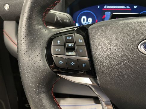 Used 2025 Ford Explorer ST-Line image 18