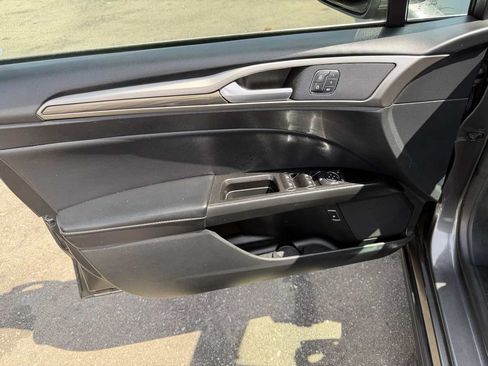 Used 2018 Ford Fusion Energi SE FWD image 9