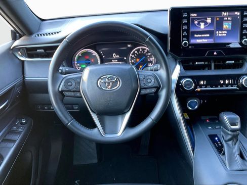 Certified 2022 Toyota Venza XLE image 5