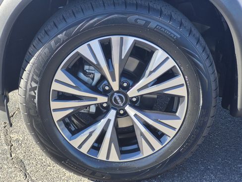 Used 2023 Nissan Rogue SV image 12