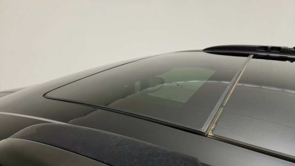 Used 2025 Chrysler Pacifica Limited FWD image 11