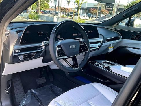 New 2026 Cadillac Lyriq Luxury w/ LPO, Floor Liner Package AWD/4WD image 9