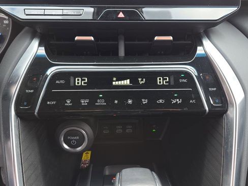 Used 2024 Toyota Venza XLE image 25