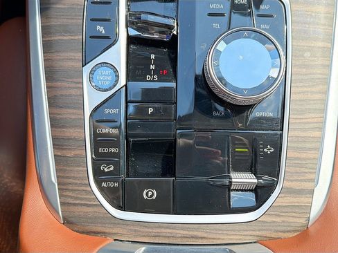 Used 2023 BMW X7 xDrive40i w/ Executive Package image 32