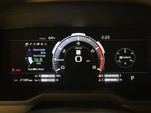 Used 2025 Toyota Tundra Limited AWD/4WD image 19