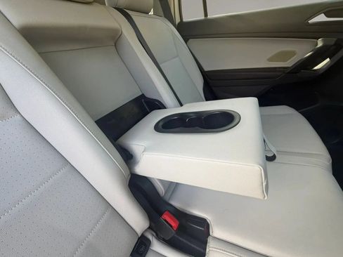 Used 2019 Volkswagen Tiguan SE FWD image 36