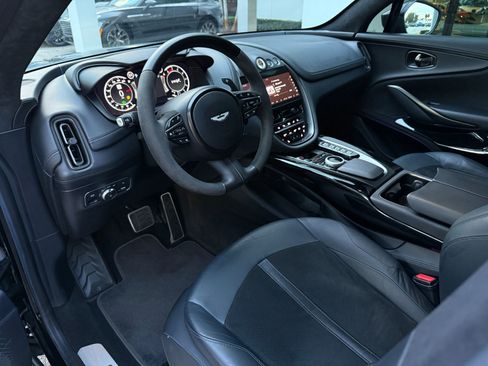 Used 2022 Aston Martin DBX image 22