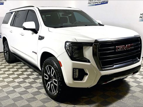 Used 2024 GMC Yukon XL AT4 w/ Technology Package AWD/4WD image 3