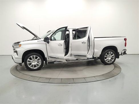 Used 2024 Chevrolet Silverado 1500 High Country w/ High Country Premium Package image 13