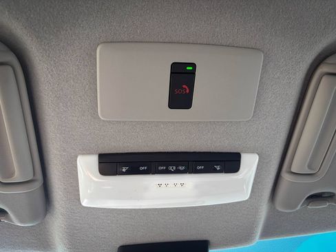 Used 2021 Nissan Kicks SR w/ SR Premium Package FWD image 10