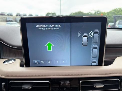 Used 2023 Lincoln Aviator Grand Touring w/ Equipment Group 301A AWD/4WD image 34